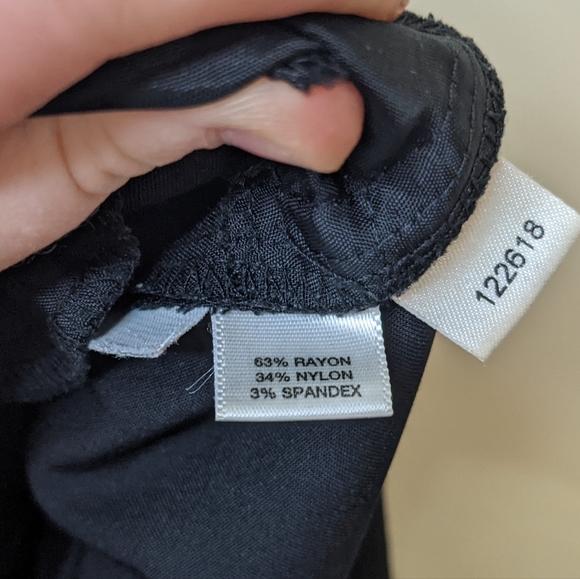 Ann Taylor LOFT Petites Black Capri Pants, Size 4P 🖤👖 - Picture 7 of 7